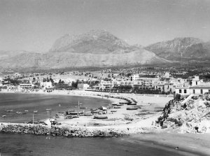 Playa de poniente en Benidorm en 1950, según el folleto del hotel Tanit